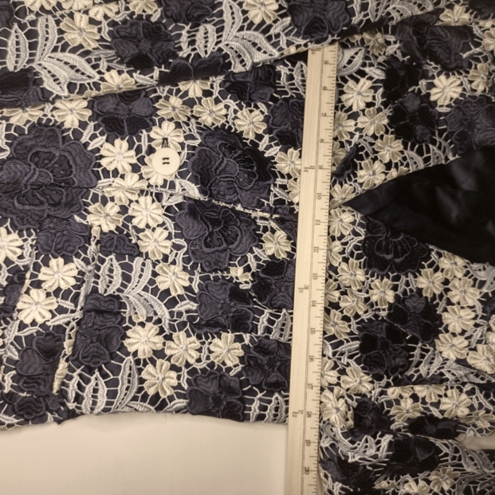 Lace overlay Denim blue fitted blazer (L) - Picture 9 of 10